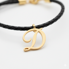 Collar con dije de letra D en oro laminado 18k — detalle del producto