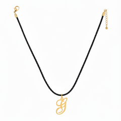 Collar con dije de letra G en oro laminado 18k — detalle del producto
