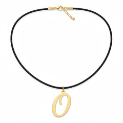 Collar con dije de letra O en oro laminado 18k — detalle del producto