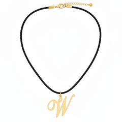 Collar con dije de letra W en oro laminado 18k — detalle del producto