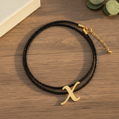 Collar de letra X Gheller — fotografía de producto estilizada