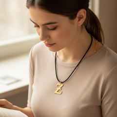 Collar personalizado letra Z — look casual elegante